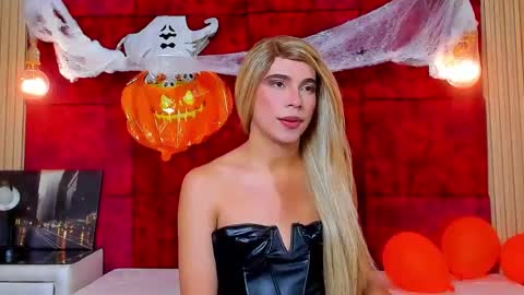 liiacollins online show from October 21, 8:20 pm