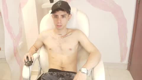 Snapshot of liiamhudson_ chatting on February 6, 9:22 am L I I A M online show from February 6, 9:22 am