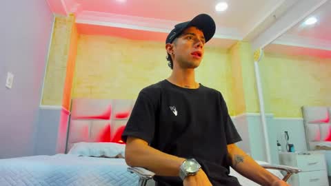 Snapshot of liiamhudson_ chatting on February 10, 4:08 am L I I A M online show from February 10, 4:08 am