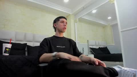 Snapshot of liiamhudson_ chatting on February 16, 4:09 am L I I A M online show from February 16, 4:09 am