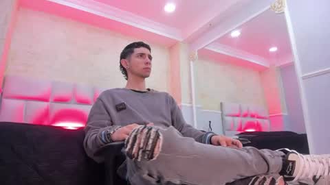 Snapshot of liiamhudson_ chatting on February 18, 4:15 am L I I A M online show from February 18, 4:15 am