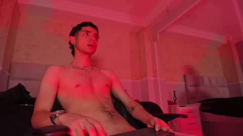 Snapshot of liiamhudson_ chatting on February 18, 10:27 am L I I A M online show from February 18, 10:27 am