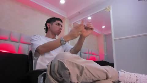 Snapshot of liiamhudson_ chatting on February 20, 4:50 am L I I A M online show from February 20, 4:50 am