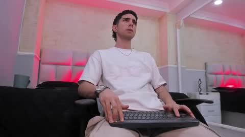 Snapshot of liiamhudson_ chatting on February 20, 11:09 am L I I A M online show from February 20, 11:09 am