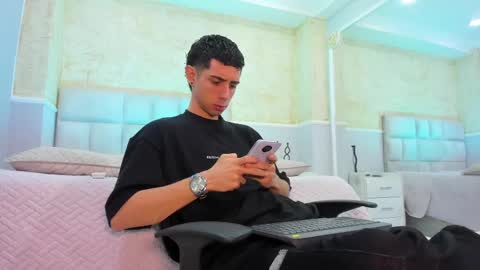 Snapshot of liiamhudson_ chatting on February 28, 12:09 pm L I I A M online show from February 28, 12:09 pm