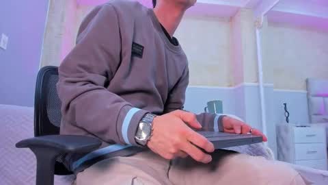 Snapshot of liiamhudson_ chatting on March 2, 8:05 am L I I A M online show from March 2, 8:05 am