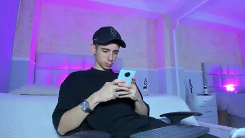 Snapshot of liiamhudson_ chatting on March 3, 2:48 pm L I I A M online show from March 3, 2:48 pm