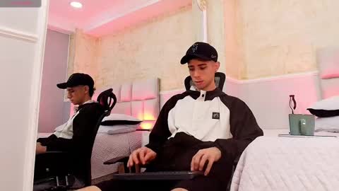 Snapshot of liiamhudson_ chatting on March 8, 5:07 am L I I A M online show from March 8, 5:07 am