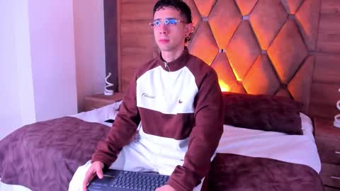 Snapshot of liiamhudson_ chatting on February 24, 9:46 pm L I I A M online show from February 24, 9:46 pm