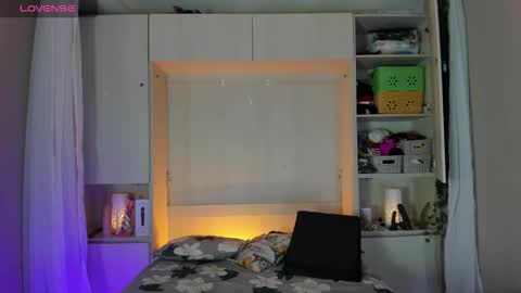         online show from March 31, 11:43 am