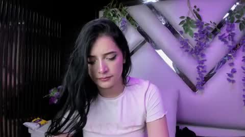 Snapshot of liinzy_rouse chatting on July 3, 2:01 pm Brittany online show from July 3, 2:01 pm