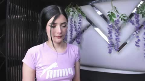Snapshot of liinzy_rouse chatting on July 10, 4:53 pm Brittany online show from July 10, 4:53 pm