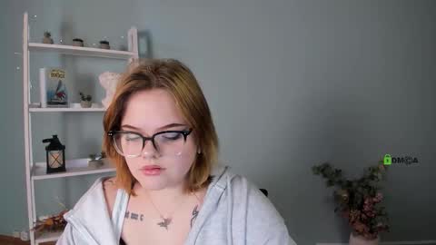 Snapshot of lika_pop chatting on November 15, 9:50 am lika_pop online show from November 15, 9:50 am