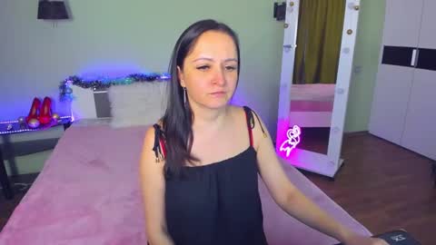 Snapshot of likaa_likaa chatting on December 6, 12:05 pm Lika online show from December 6, 12:05 pm