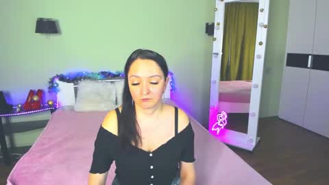 Snapshot of likaa_likaa chatting on December 12, 8:57 am Lika online show from December 12, 8:57 am