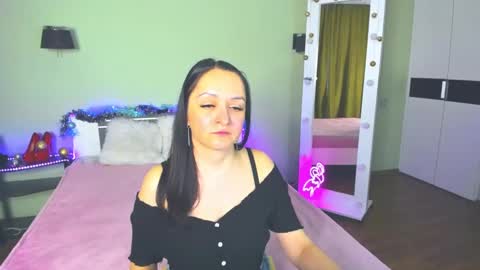 Snapshot of likaa_likaa chatting on December 12, 12:01 pm Lika online show from December 12, 12:01 pm