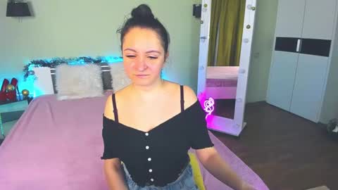 Snapshot of likaa_likaa chatting on December 15, 7:02 am Lika online show from December 15, 7:02 am