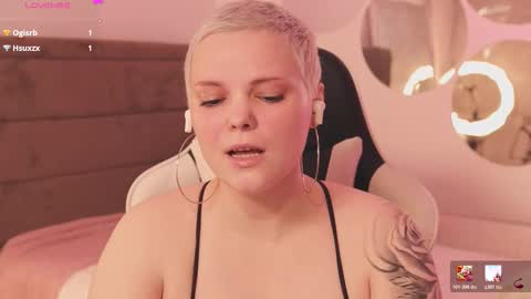 Snapshot of likaaberry chatting on February 10, 4:33 pm likaaberry online show from February 10, 4:33 pm