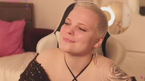 Snapshot of likaaberry chatting on February 26, 5:56 pm likaaberry online show from February 26, 5:56 pm