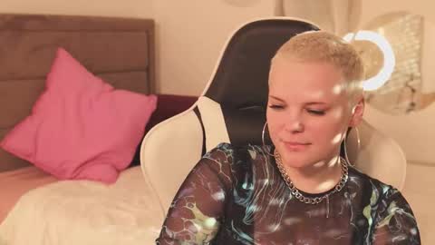 Snapshot of likaaberry chatting on February 28, 2:29 pm likaaberry online show from February 28, 2:29 pm