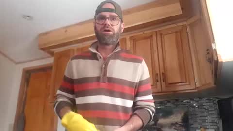 Snapshot of likedoingit69 chatting on December 2, 2:23 pm St pierre online show from December 2, 2:23 pm