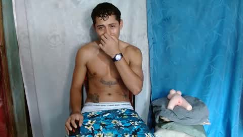 Snapshot of lil_condor_baby chatting on September 24, 8:01 pm lil_condor_baby online show from September 24, 8:01 pm