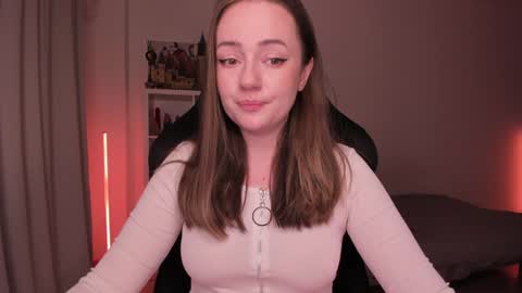 Snapshot of lil_happiness chatting on January 28, 9:19 pm for free registration 3 online show from January 28, 9:19 pm