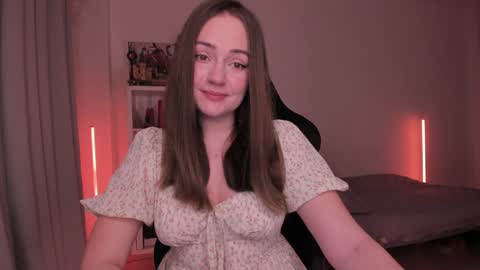 Snapshot of lil_happiness chatting on January 30, 6:10 pm for free registration 3 online show from January 30, 6:10 pm