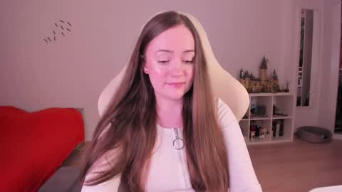 Snapshot of lil_happiness chatting on November 9, 7:34 pm for free registration 3 online show from November 9, 7:34 pm