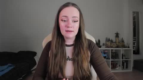 Snapshot of lil_happiness chatting on February 11, 11:32 pm for free registration 3 online show from February 11, 11:32 pm