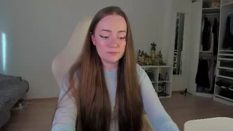 Snapshot of lil_happiness chatting on June 28, 3:18 pm for free registration 3 online show from June 28, 3:18 pm