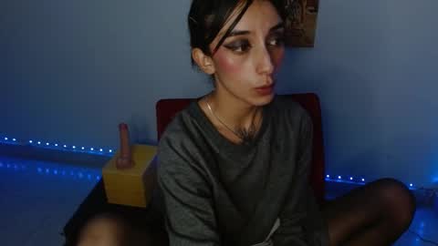 Snapshot of lil_lisaa chatting on December 12, 6:03 am Lisaa online show from December 12, 6:03 am