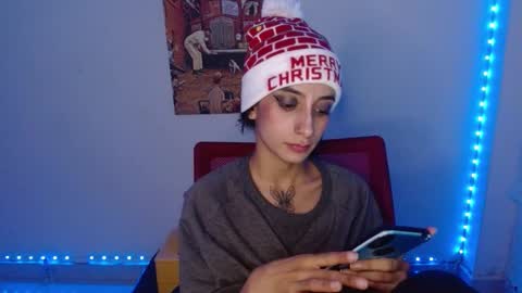 Snapshot of lil_lisaa chatting on December 17, 8:45 am Lisaa online show from December 17, 8:45 am