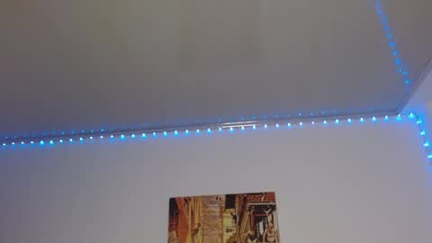 Snapshot of lil_lisaa chatting on December 18, 3:04 am Lisaa online show from December 18, 3:04 am