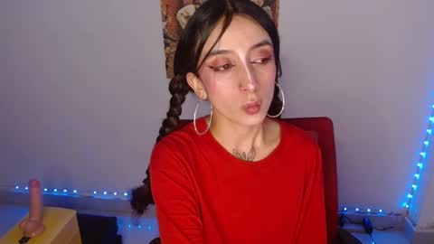 Snapshot of lil_lisaa chatting on December 22, 6:49 am Lisaa online show from December 22, 6:49 am