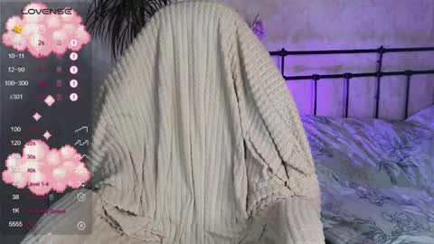 little moon online show from April 18, 6:12 pm