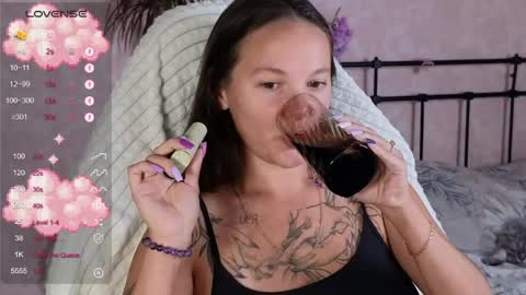 Snapshot of lil_luna_x chatting on May 28, 9:12 pm little moon online show from May 28, 9:12 pm