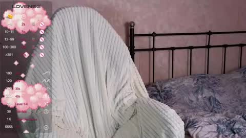 Snapshot of lil_luna_x chatting on July 17, 6:02 pm little moon online show from July 17, 6:02 pm