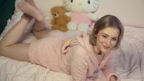 Snapshot of lil_tweety chatting on October 15, 1:06 am Rina online show from October 15, 1:06 am