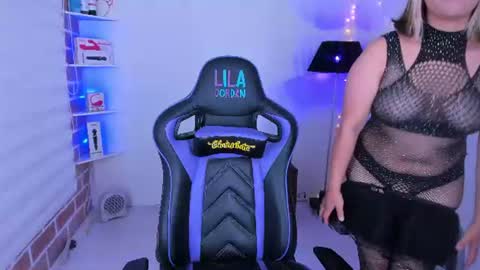 Snapshot of lila_jordan_ chatting on June 18, 5:50 pm Lila Jordan online show from June 18, 5:50 pm