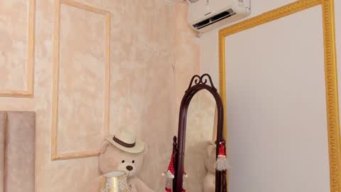 lila bailey  online show from December 16, 2:47 am