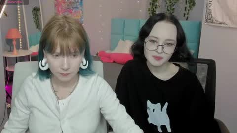 Snapshot of lilac_muse chatting on May 15, 10:55 am Lili online show from May 15, 10:55 am
