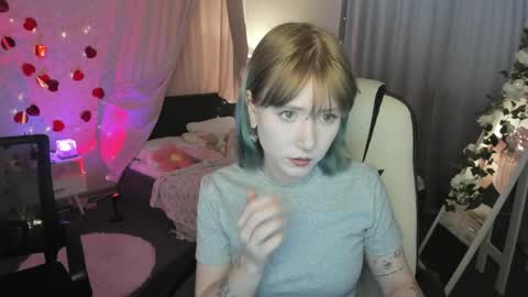 Snapshot of lilac_muse chatting on May 29, 3:59 am Lili online show from May 29, 3:59 am