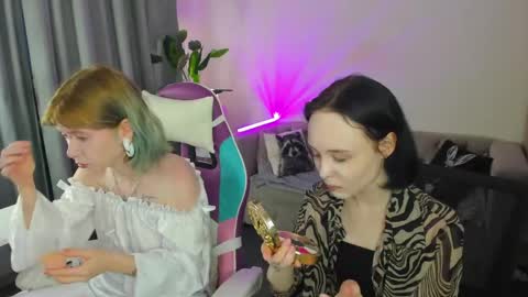 Snapshot of lilac_muse chatting on June 7, 2:59 am Lili online show from June 7, 2:59 am