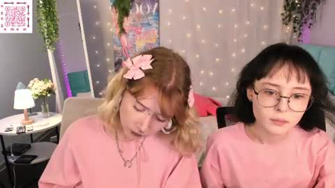 Snapshot of lilac_muse chatting on June 21, 10:51 am Lili online show from June 21, 10:51 am