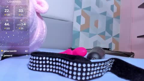 Snapshot of lilafave chatting on February 27, 10:20 pm Dove online show from February 27, 10:20 pm