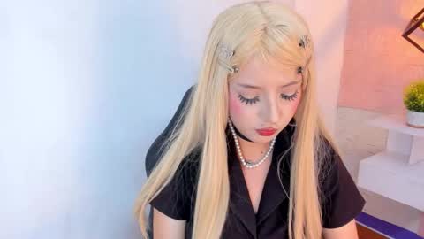 Lila online show from March 9, 1:15 pm