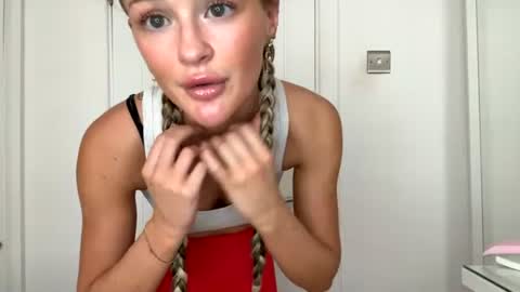 Snapshot of lilaxoxox chatting on June 26, 2:10 pm Lila online show from June 26, 2:10 pm