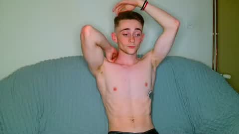 Snapshot of lilbearxxxx chatting on August 4, 5:37 pm lilbearxxxx online show from August 4, 5:37 pm