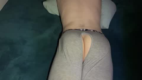 Snapshot of lilbenny05 chatting on March 9, 8:07 am lilbenny05 online show from March 9, 8:07 am